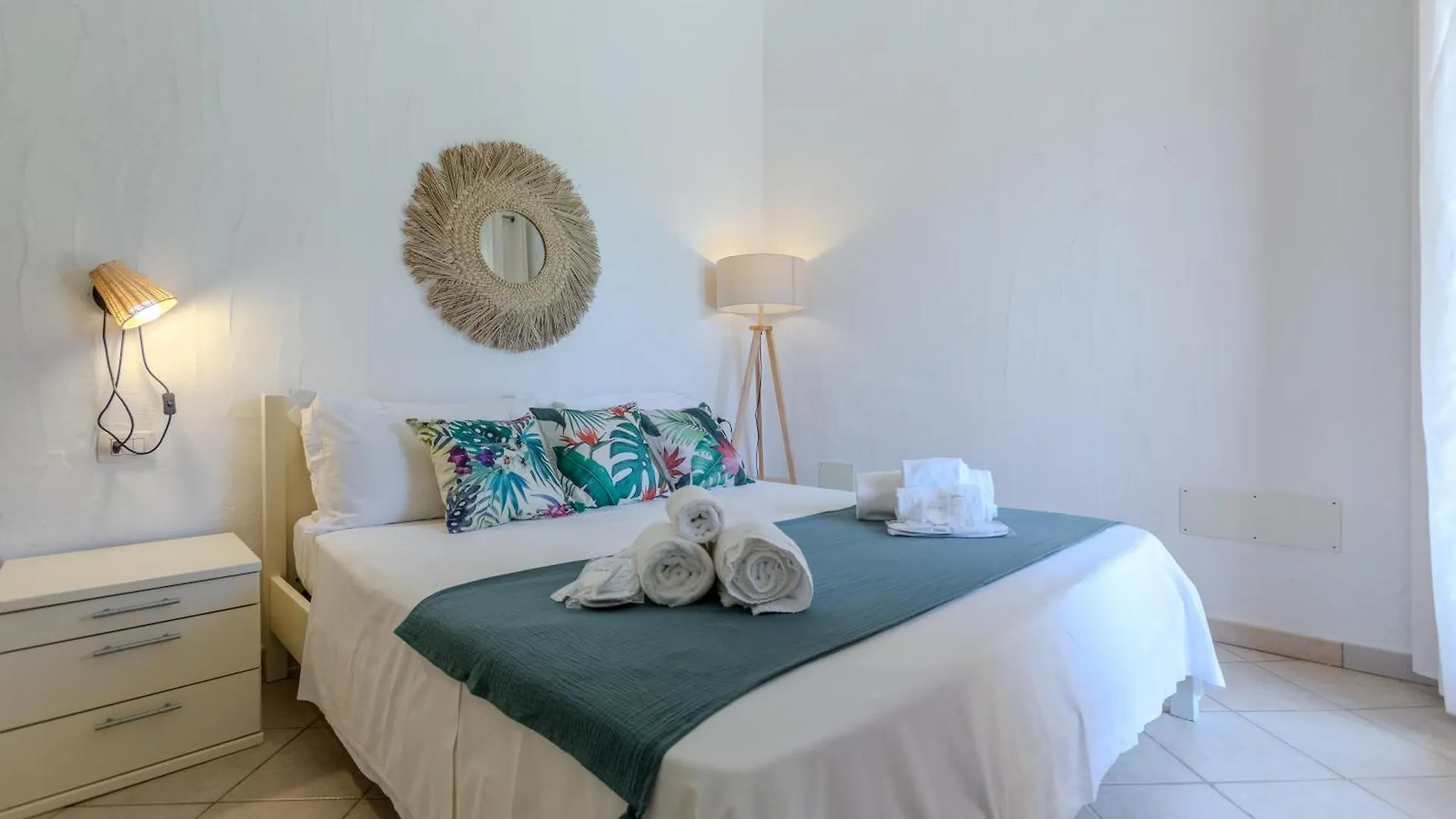 Villa Porto Pino, Garden And Pool à SantʼAnna Arresi Hébergement de vacances