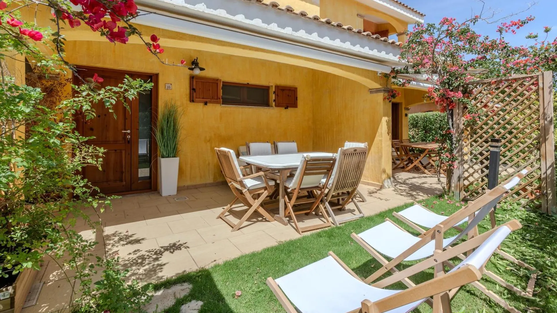 Hébergement de vacances Villa Porto Pino, Garden And Pool à SantʼAnna Arresi